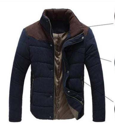 Chaqueta Parka Cortavientos azul marino para hombre con diseño acolchado y detalles en marrón, forro interior beige.